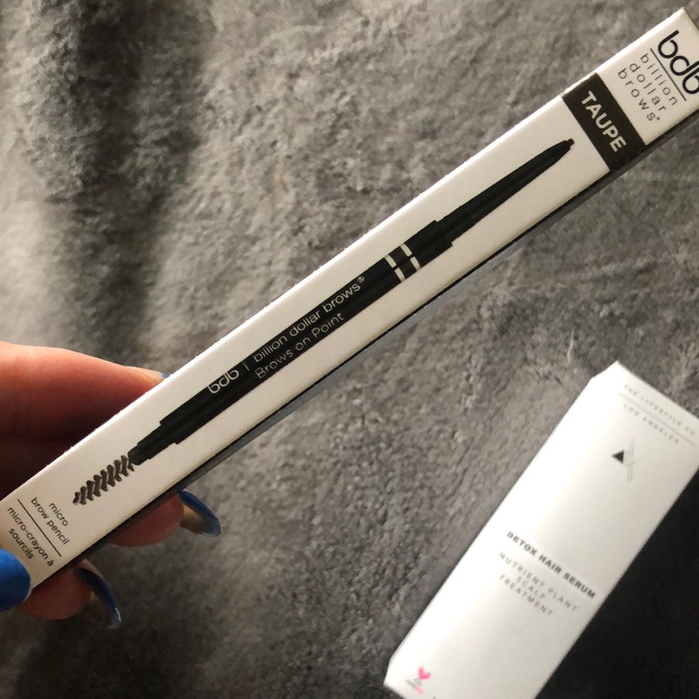 Brows on point: waterproof micro brow pencil